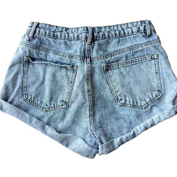 Forever 21 Blue Denim Short Shorts with Floral Embroidery Women’s Size 28 - Picture 3 of 9